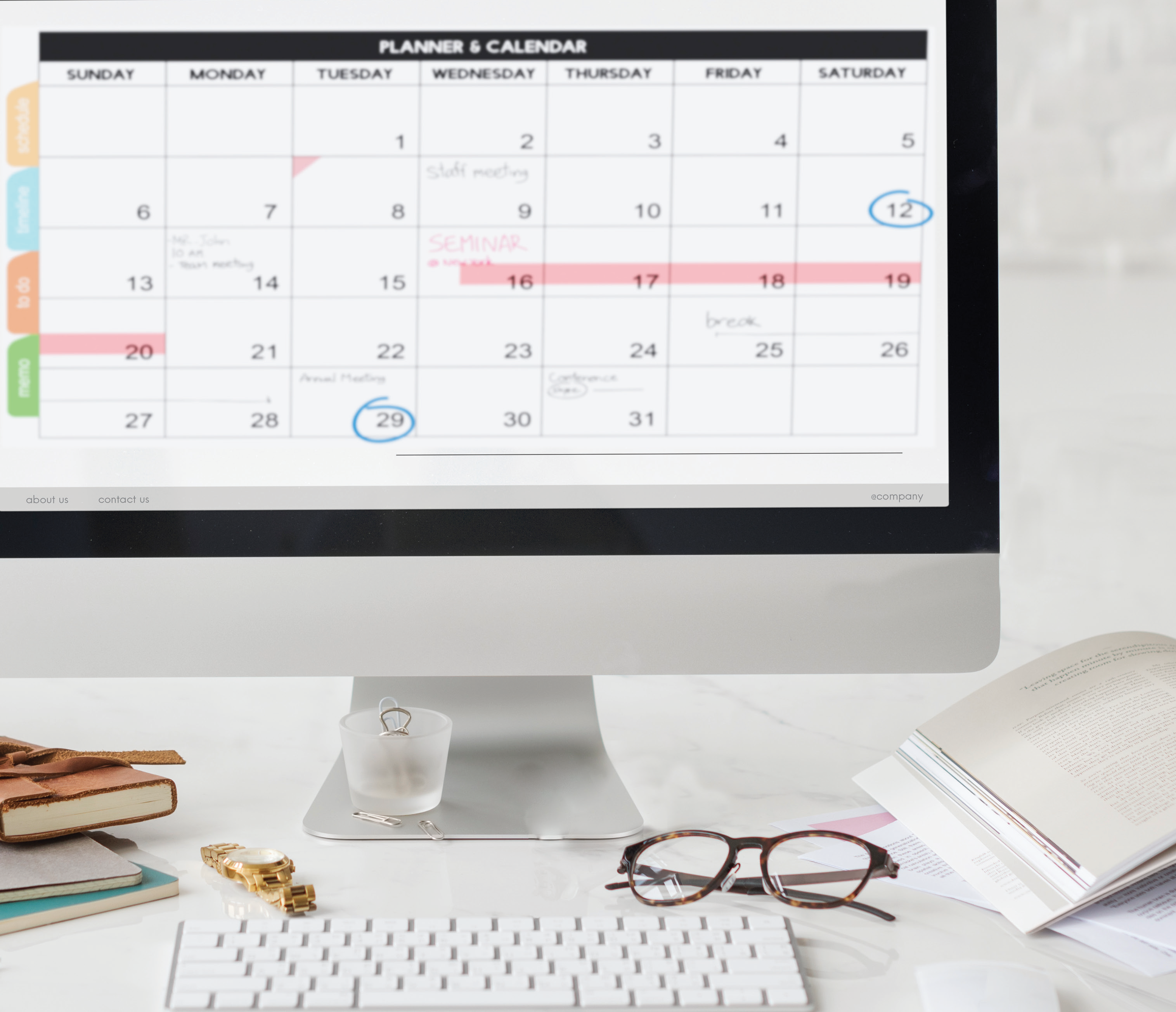 Computadora con una calendario de planificación