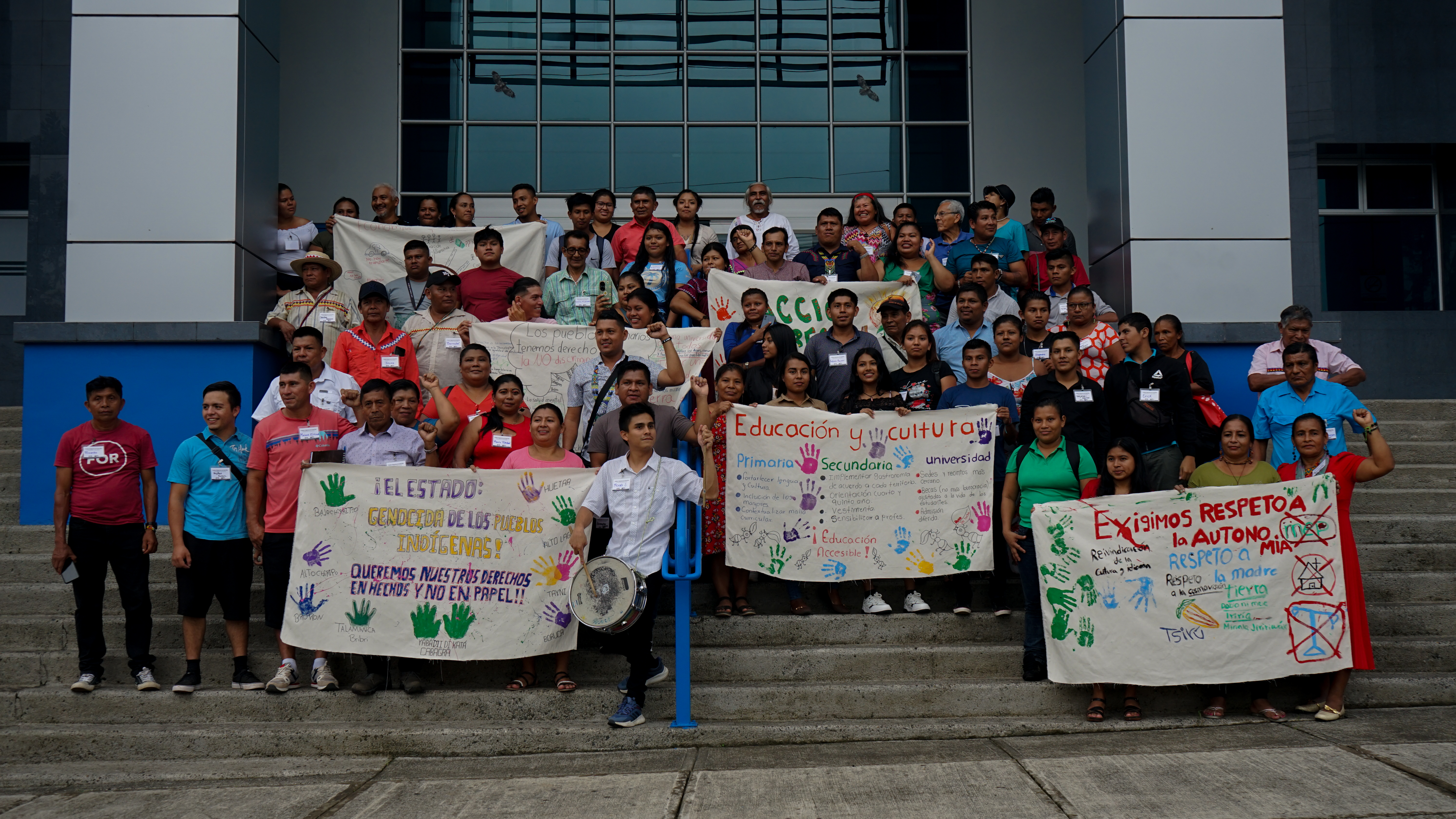 Protesta durante el Congreso de Pueblos Originarios