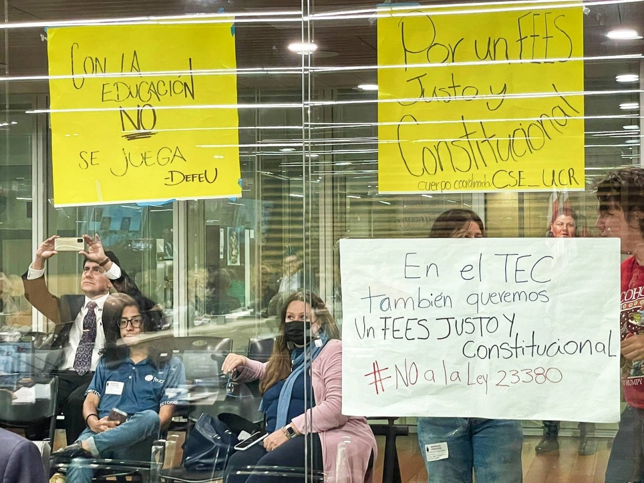 Manifestación contra Ley Reguladora FEES.