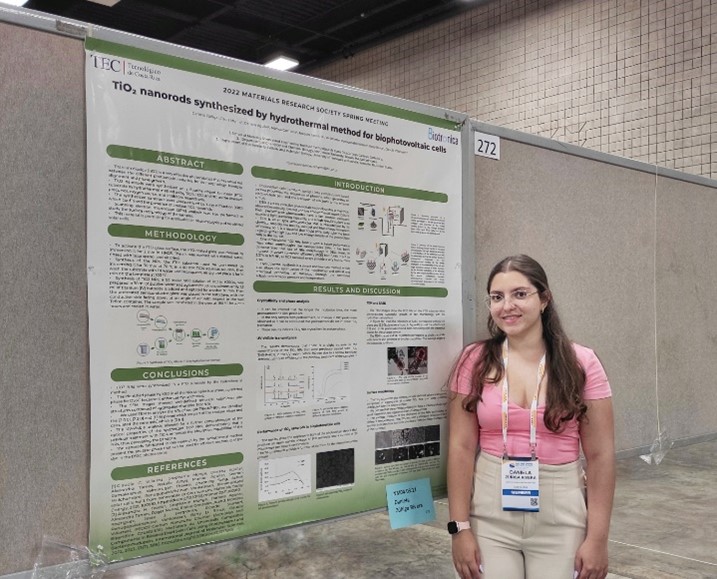 Daniela Zúñiga Rivera, estudiante de Ingeniería en Materiales, en el Centro de Convenciones de Hawái Daniela Zúñiga Rivera, estudiante de Ingeniería en Materiales, en el Centro de Convenciones de Hawái
