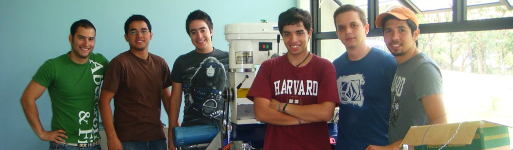 jovenes en laboratorio