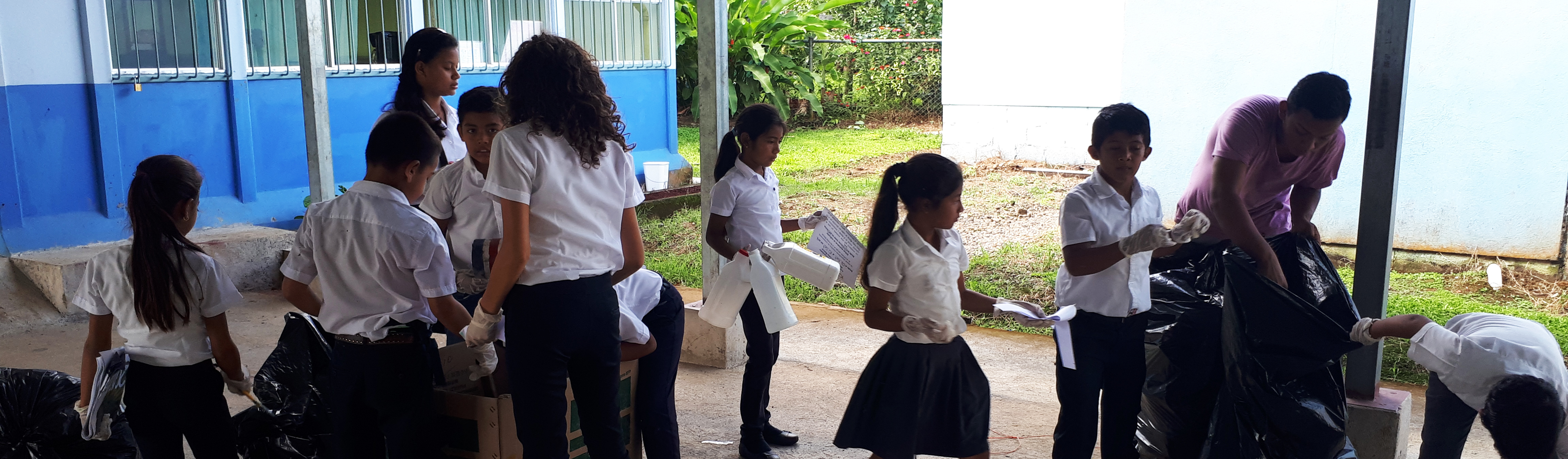 niños en escuela