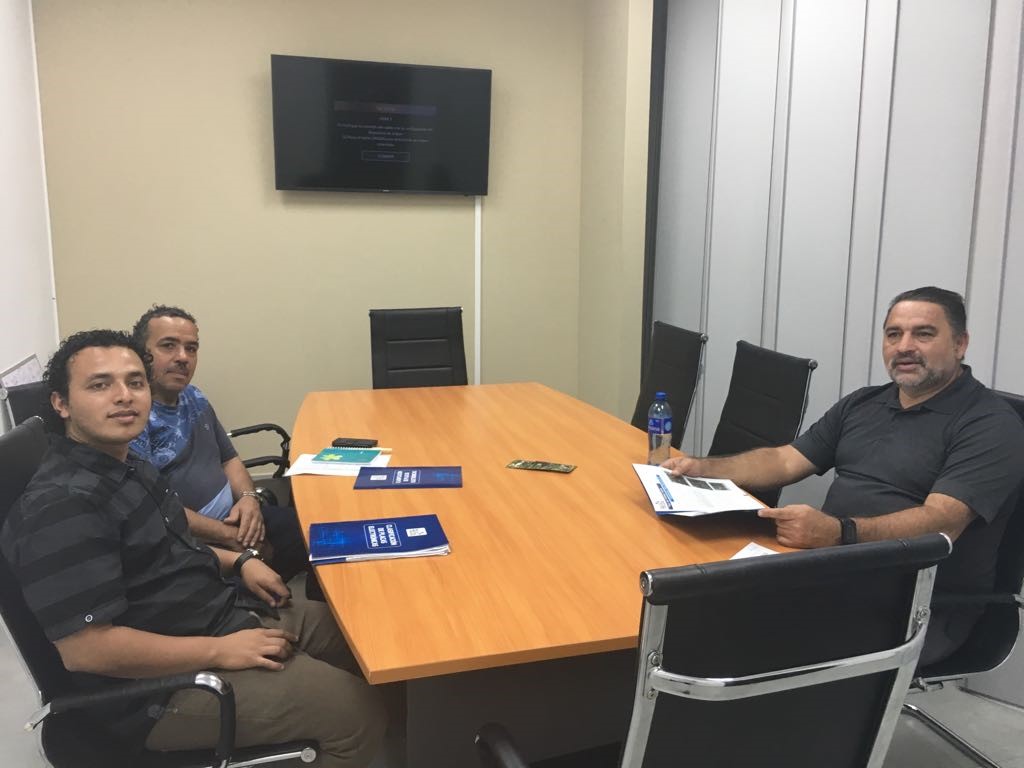Máster Juan Carlos Salas Jiménez, coordinador del CTTM, reunido con personeros de Planta Panamá BG METAL TRADE INC