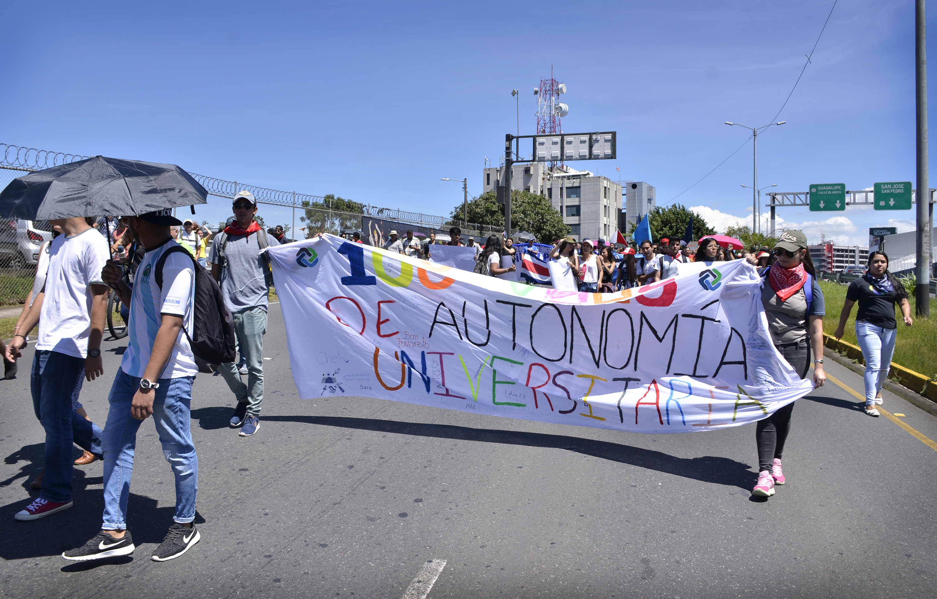 Fotografía de personas en una marcha