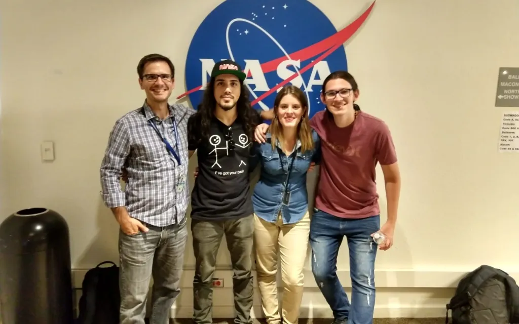 jovenes en la nasa