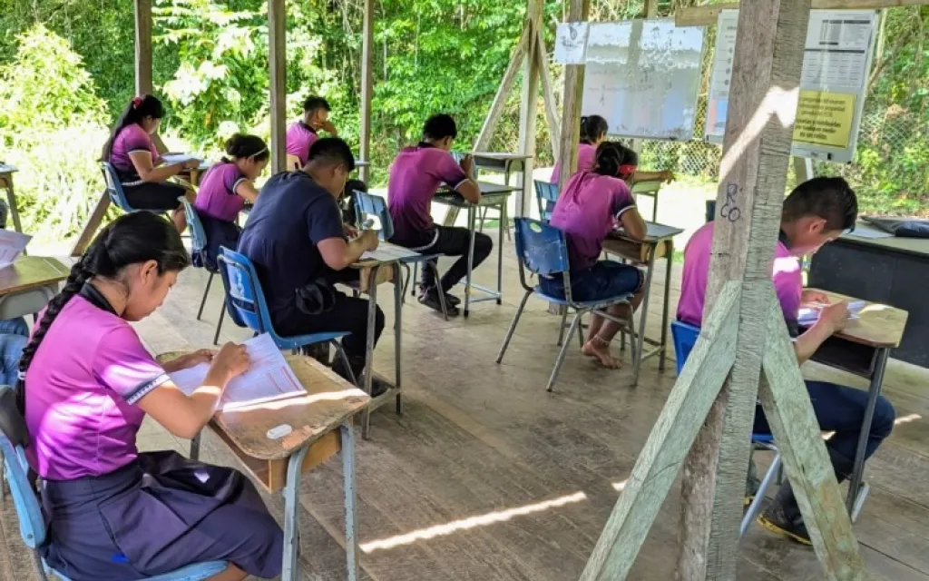 Fotografía de estudiantes en prueba de admisión