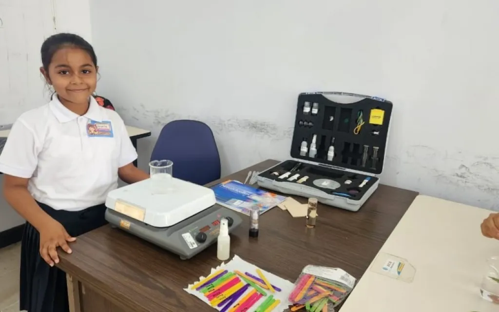 Niña participante del campamento