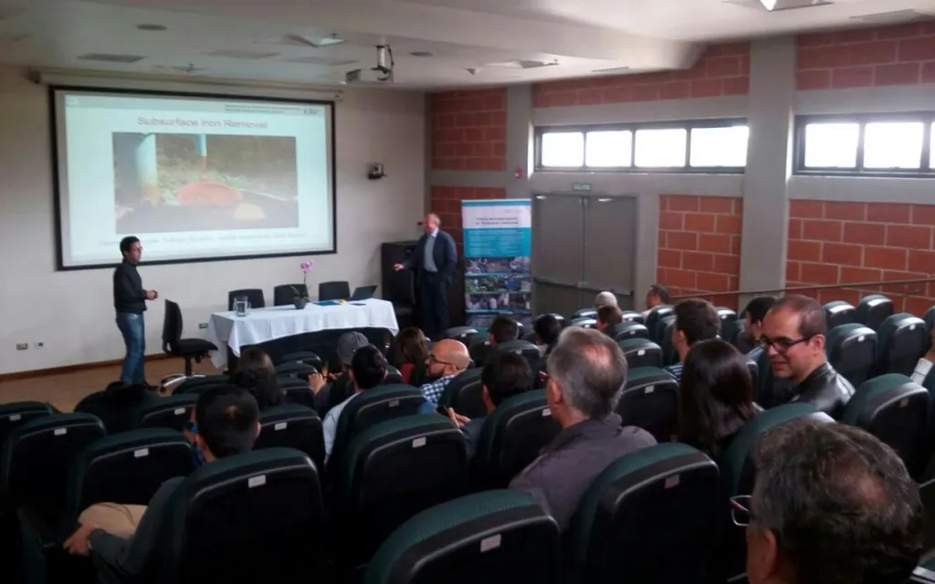 P.hD Thomas Grischek durante presentación