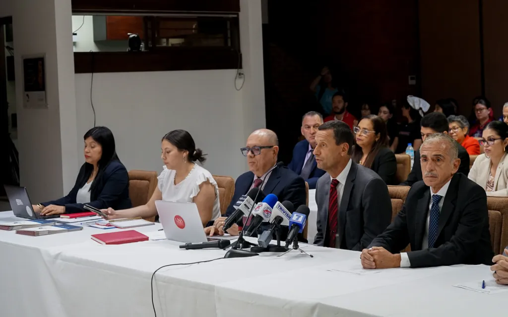 conferencian de prensa