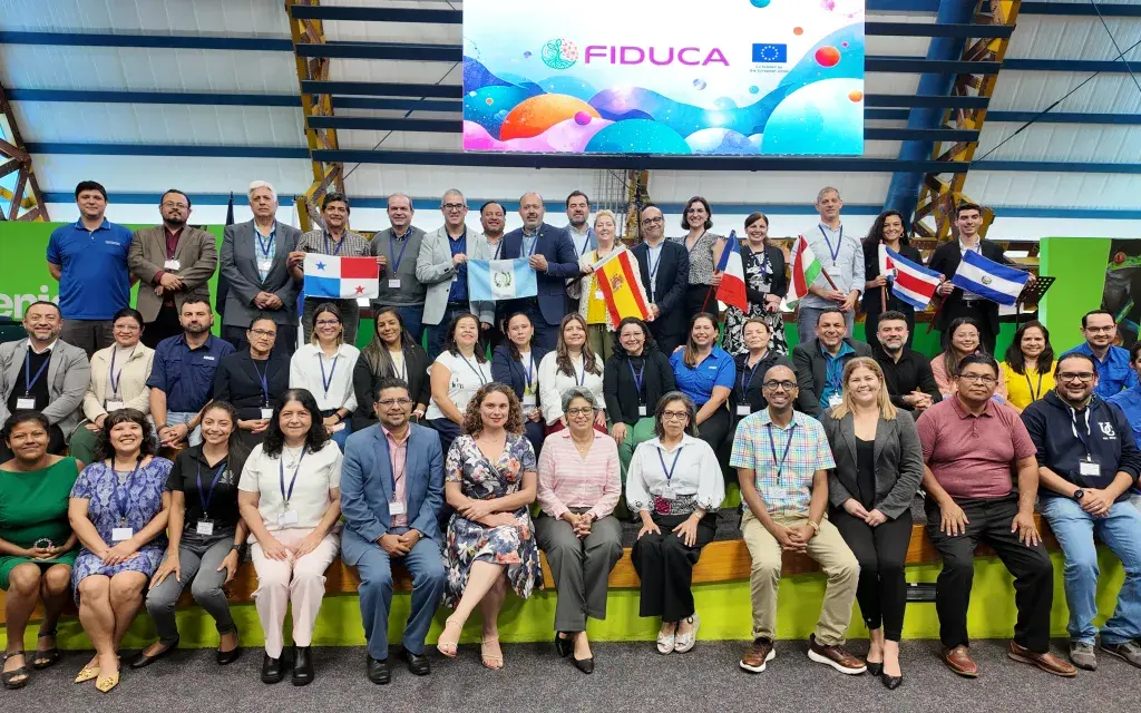 personas de diferentes países 