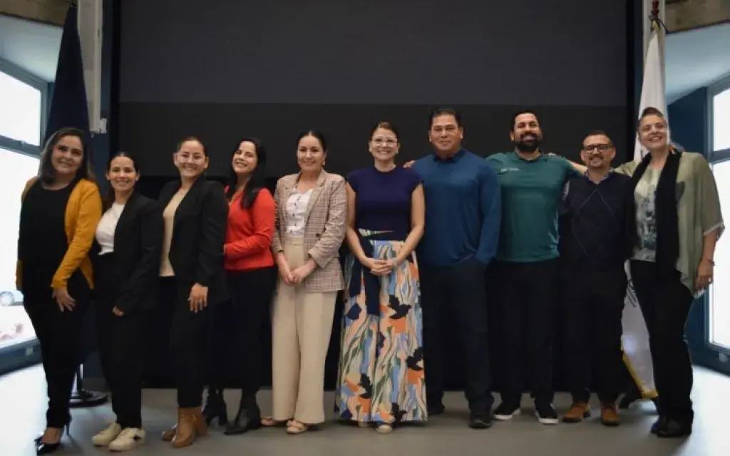 Fotografía de los participantes del evento
