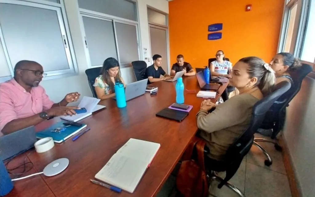 Representantes de las universidades públicas se reunieron en la Sede del Caribe de la UCR para desarrollar un proyecto conjunto que ayude a la empleabilidad en la zona Huetar Norte. Foto: Natasha Mena (UCR)