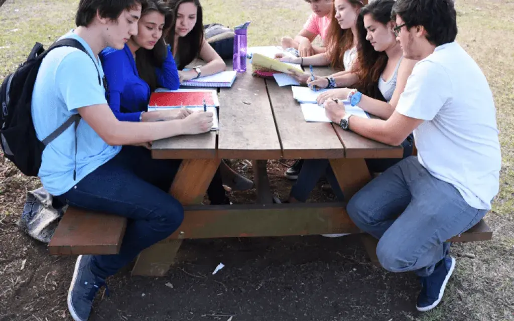 estudiantes-becas-tec