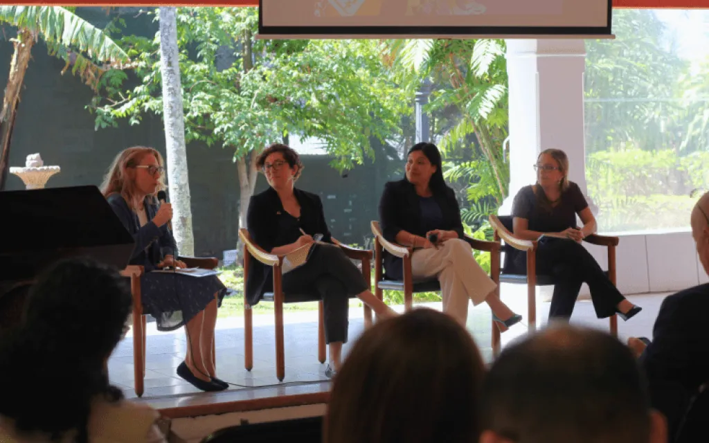 Expertas comparten estrategias para financiar los derechos de las mujeres