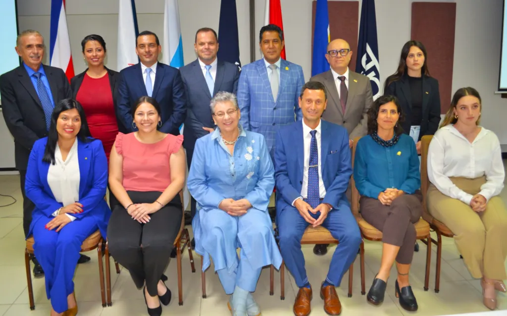 Personas rectoras, ministras y estudiantes, tras la sesión de negociación