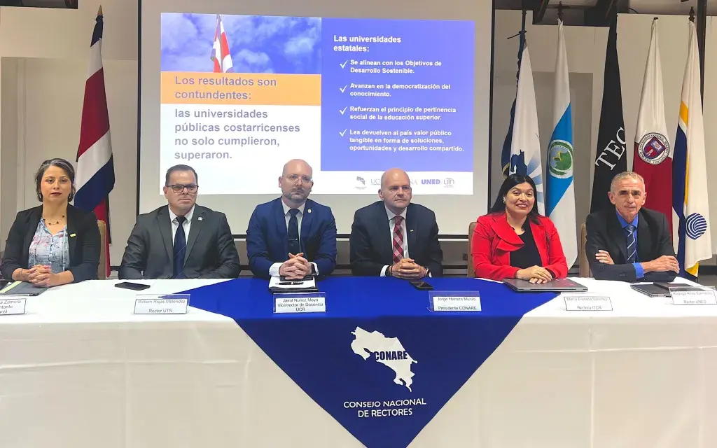Autoridades universitarias y representación estudiantil de las cinco universidades públicas del país participaron en la conferencia de prensa del CONARE sobre el Informe de Cumplimiento de Indicadores.