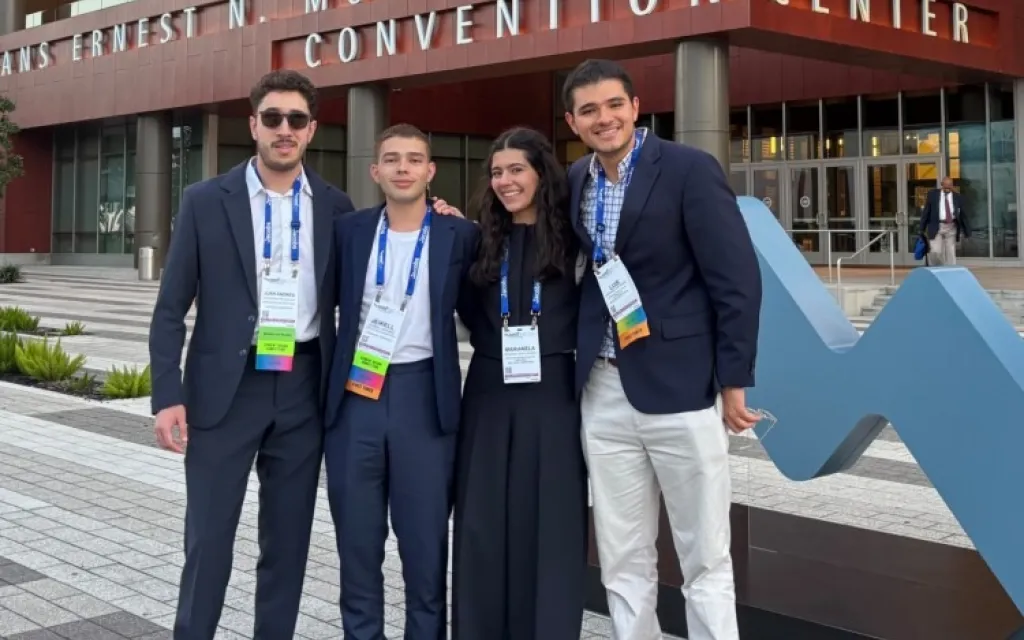 Fotografía de los participantes del evento