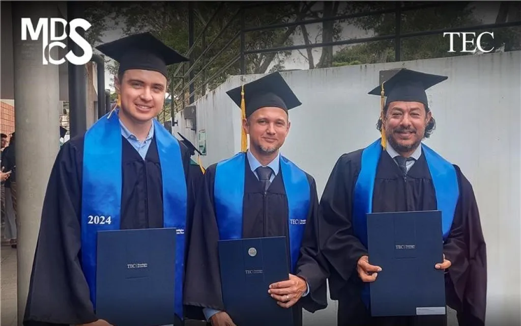 Tres primeros Graduados