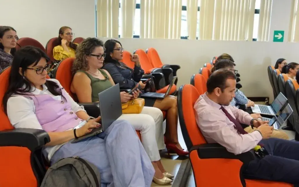 Fotografía de los participantes del evento