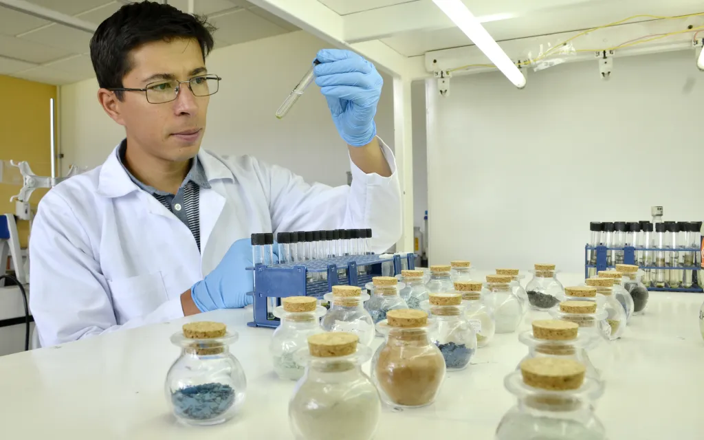 Científico en laboratorio