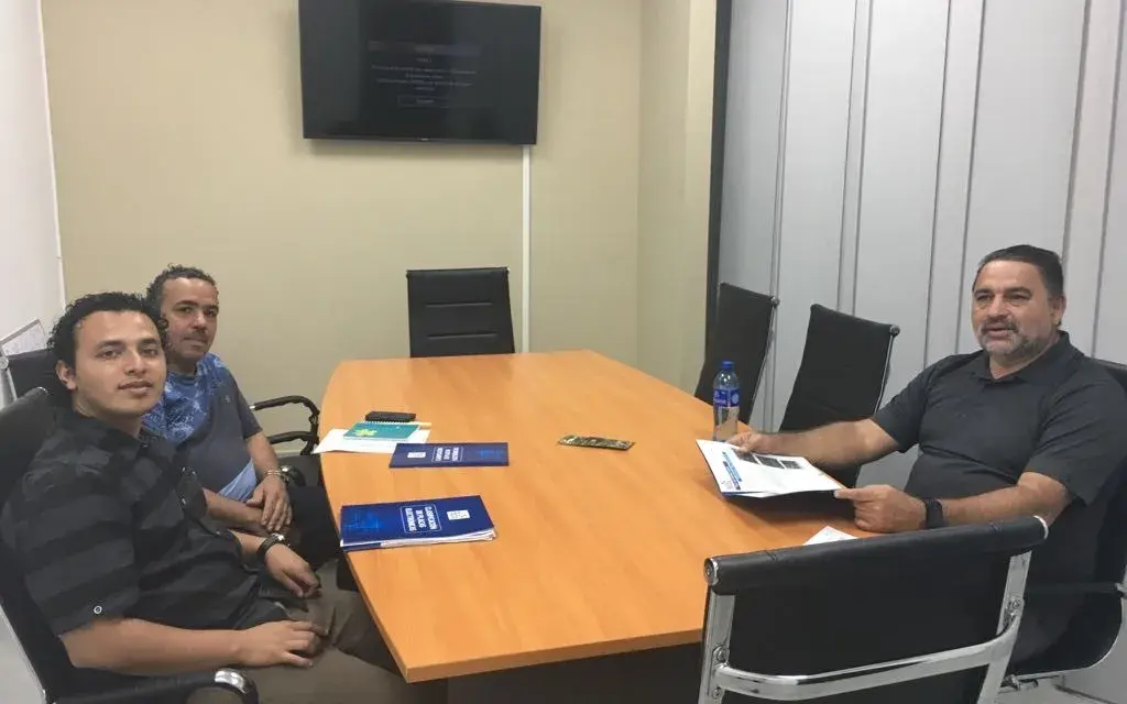 Máster Juan Carlos Salas Jiménez, coordinador del CTTM, reunido con personeros de Planta Panamá BG METAL TRADE INC
