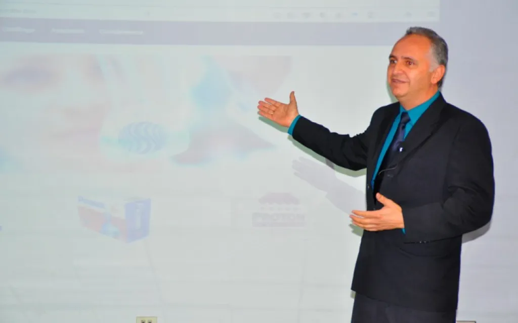 Kenneth Mora Pérez