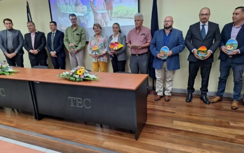 Fotografía de los participantes del evento