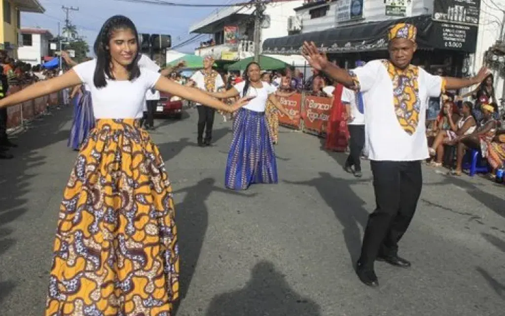 Estudiantes del TEC desfilaron a ritmo de soca y calipso en el Grand Parade de Gala
