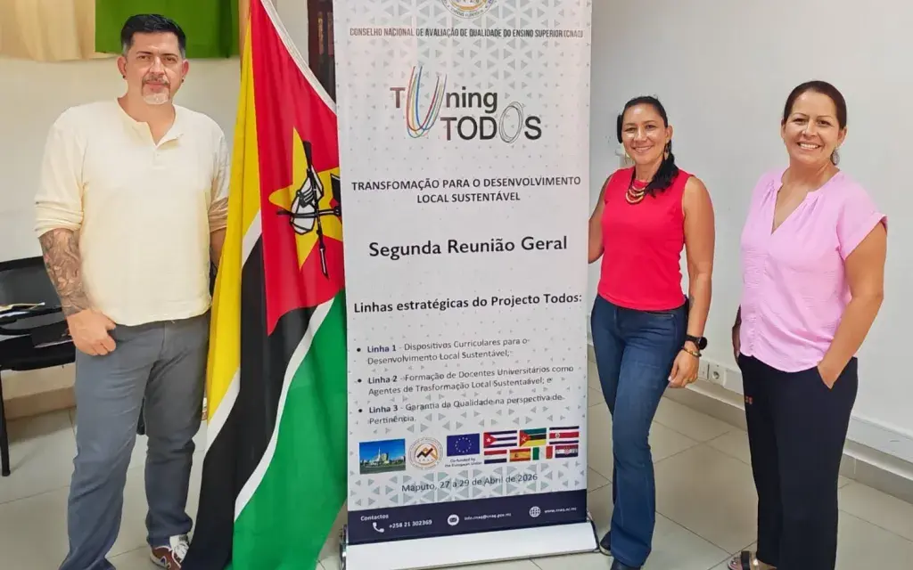 Representantes del TEC: Fabián Aguilar, Andrea Soto y Bettzy Rojas