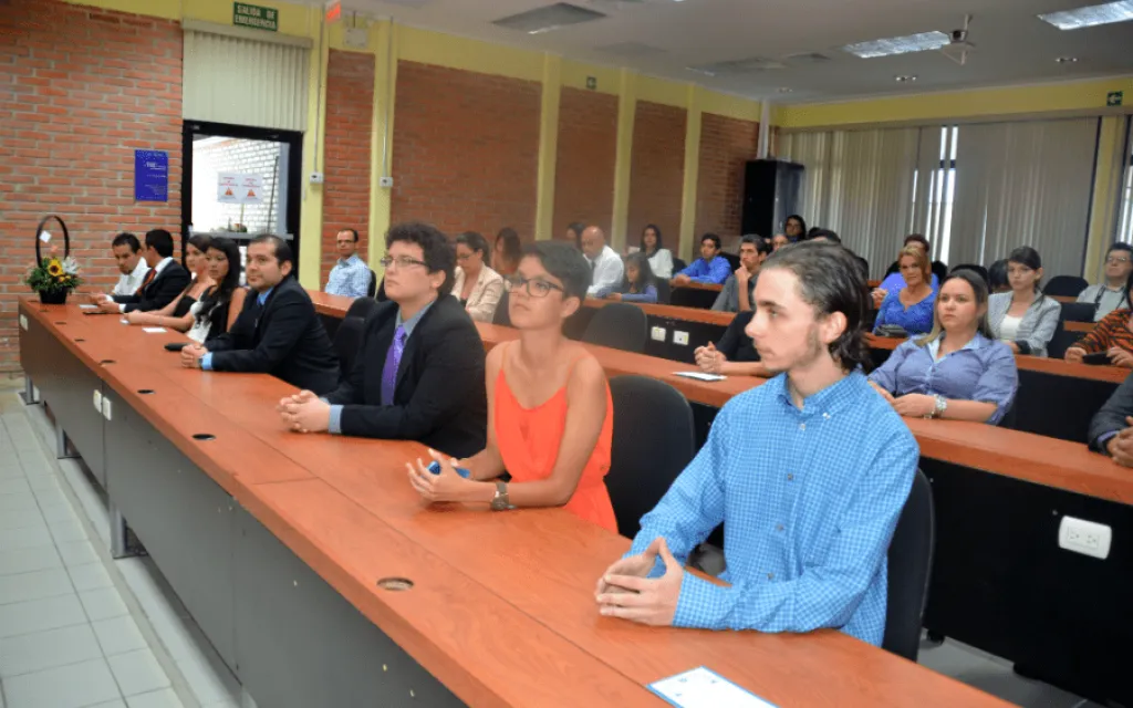 10 estudiantes de nanotecnología 