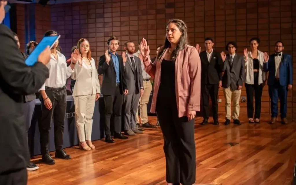 Juramentación de la presidenta de la FEITEC