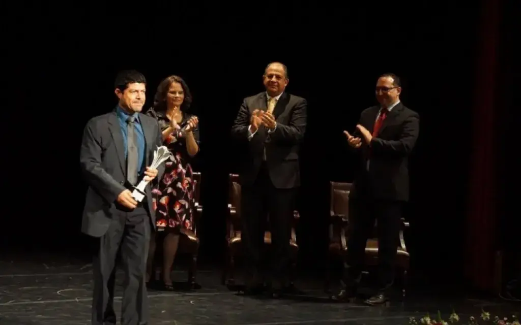Vinicio Meza Premio
