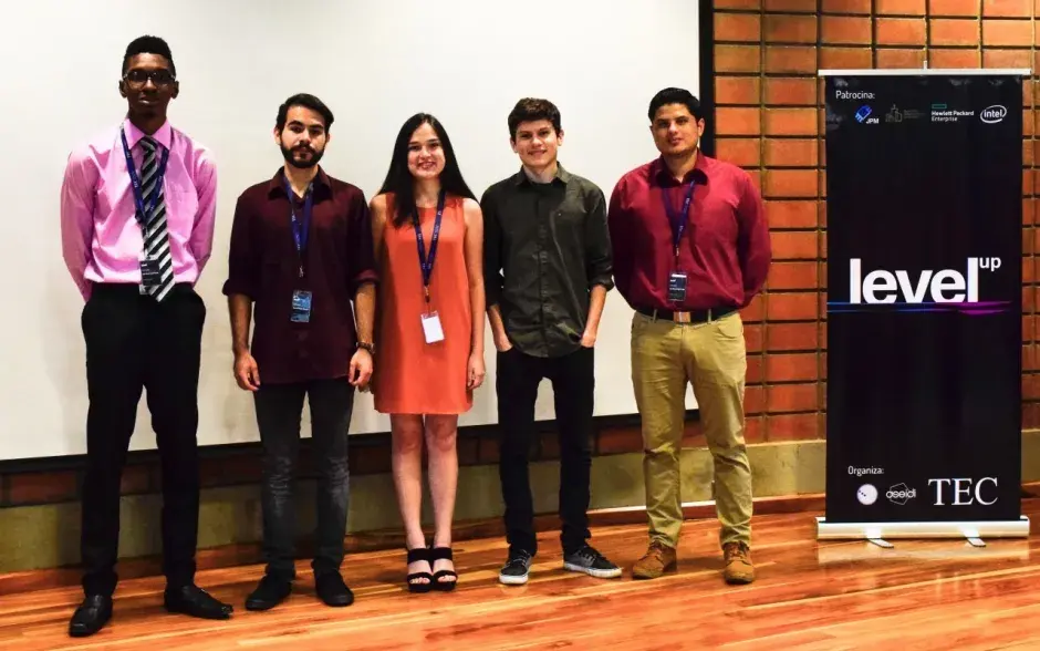 Organizadores de la primera edición level up.