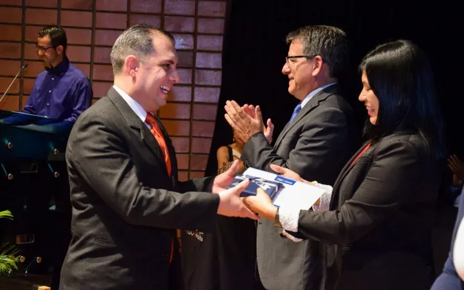 Reconocimiento a su labor