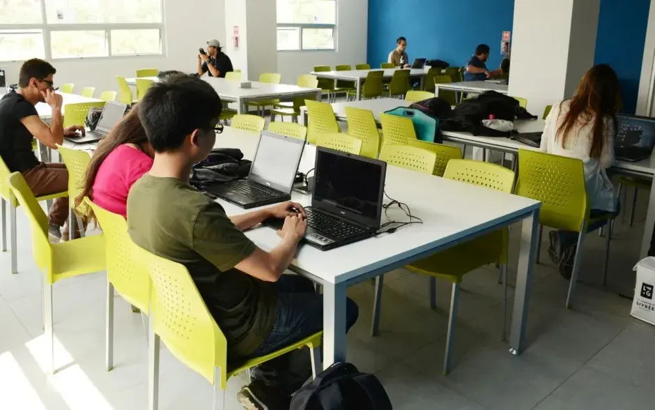 Espacios de estudio de la nueva biblioteca.