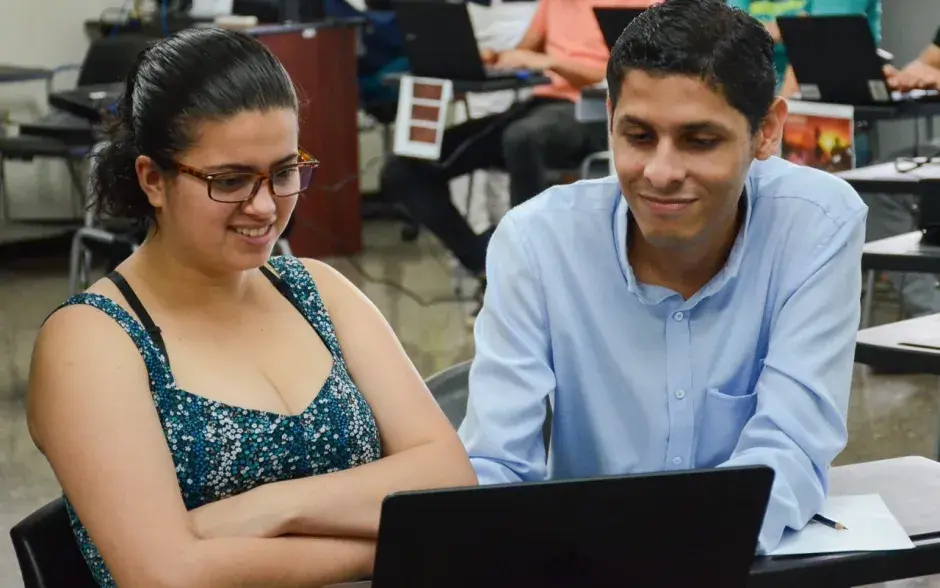 La prueba de los juegos fue parte de la dinámica en la presentación.