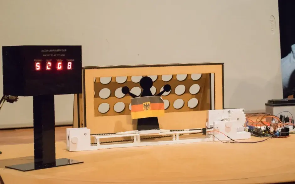 Marcador y portería desarrollados por los estudiantes.