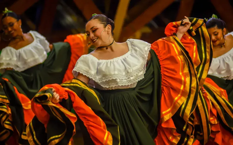 Compañía Folclórica Flor de Caña