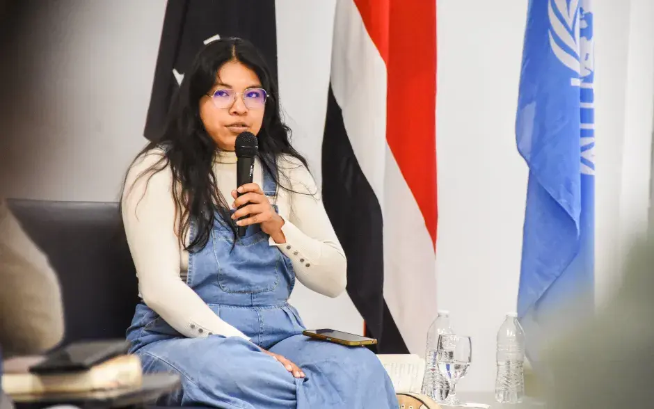 Durante el conversatorio, Keisy Aishira Lázaro Rojas, ingeniera forestal del TEC, subrayó el papel clave de las comunidades indígenas en la conservación de la naturaleza.
