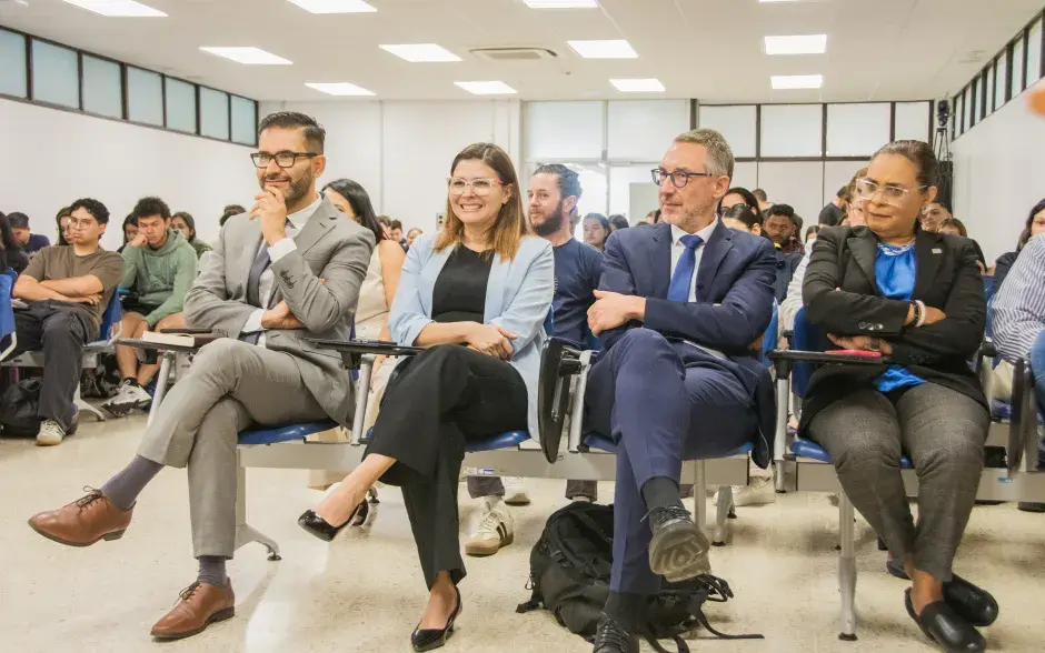 En orden usual: Andrés Robles, director de Investigación del TEC; Camila Delgado, vicerrectora de Vida Estudiantil del TEC; Alexander Leicht, director de la Oficina Regional de la UNESCO y Silvia Watson, vicerrectora de Administración del TEC.