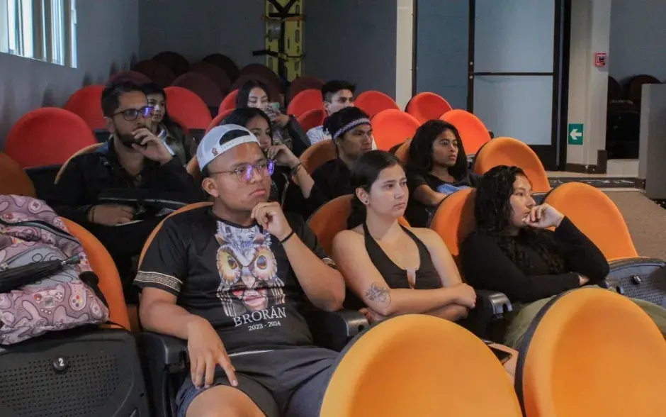 Fotografía de los estudiantes participando en las actividades