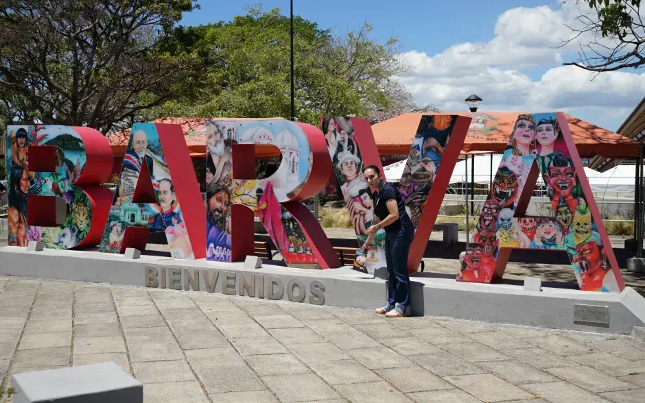 Entrega de libros en diversos cantones de Heredia