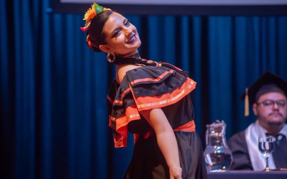 Fotografía de participante de presentación artística