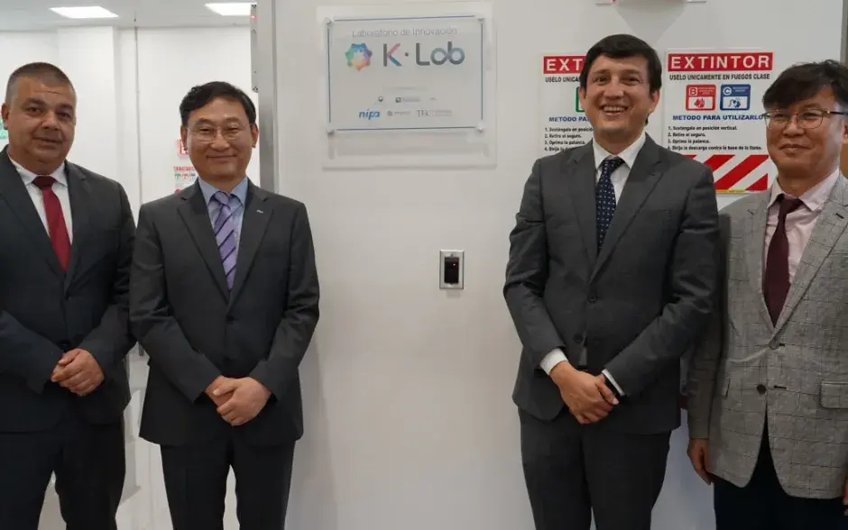 Personal de Korea y el Ministerio de Ciencia y Tecnología