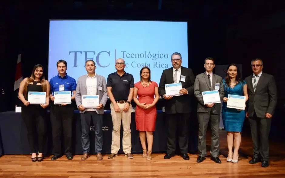 Durante la ceremonia de lanzamiento, se le entregaron las credenciales a los embajadores de neuromarketing del TEC cuya misión es orientar y servir de enlace entre las empresas, el Ciadeg y el Laboratorio de Neuromarketing