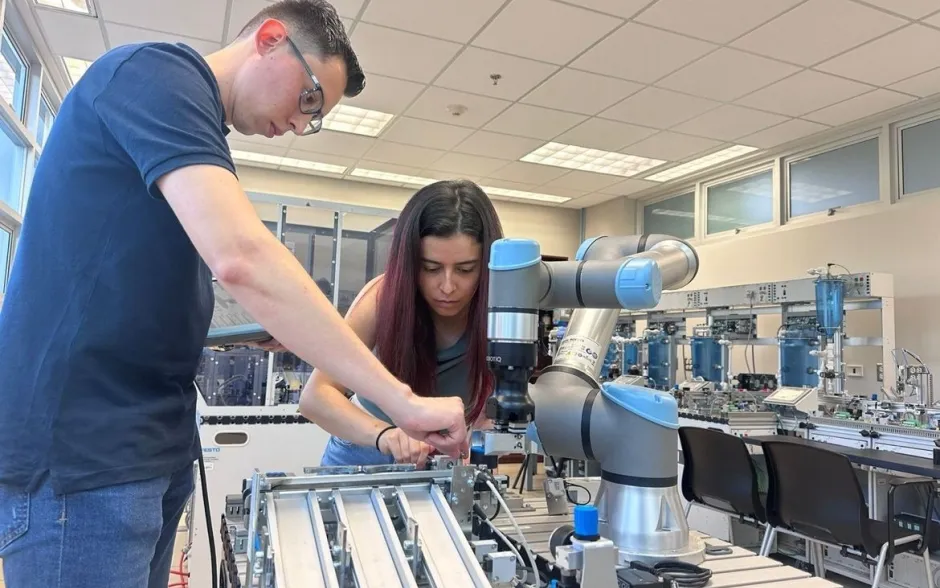 Estudiantes de mecatrónica