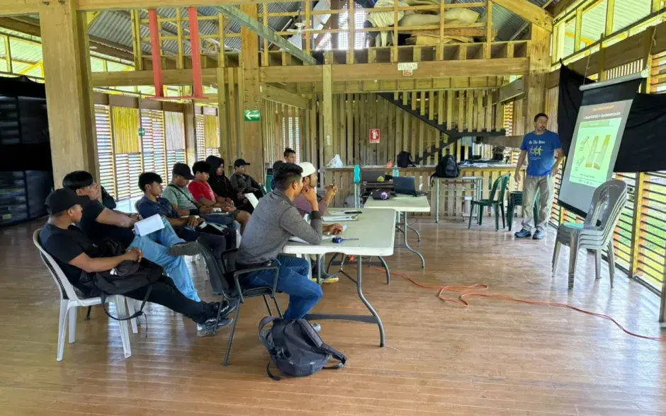 Cosmovisión indígena es protagonista en proyecto de construcción de viviendas de madera