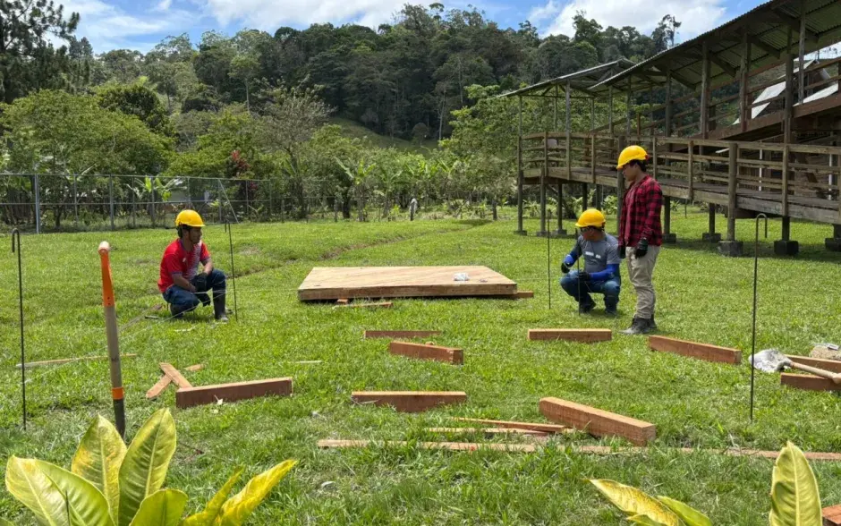 Cosmovisión indígena es protagonista en proyecto de construcción de viviendas de madera
