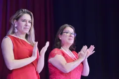 La Primera Dama, Claudia Dobles y la presidenta del AyA, Yamileth Astorga, estuvieron presentes en la actividad de entrega.