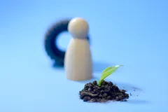 Persona ingeniera y el mundo  Analiza y evalúa el impacto ambiental y desarrollo sostenible* en: la sociedad, la economía, la sostenibilidad, la salud y la seguridad, los marcos legales y el medio ambiente, al resolver problemas complejos de ingeniería.